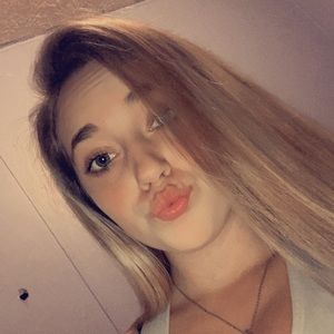 Meet your Posher, Marissa